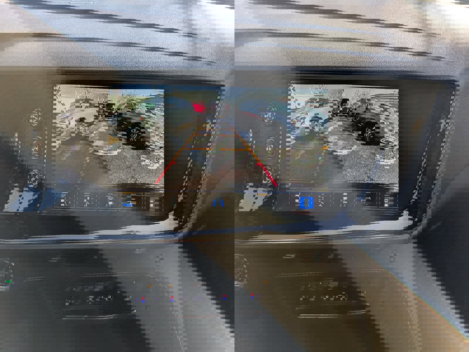 Certified 2022 Buick Envision Avenir w/ Technology Package II image 30