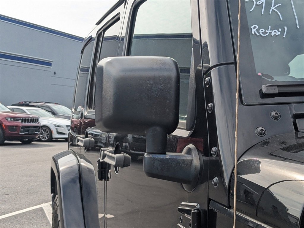 Used 2017 Jeep Wrangler Unlimited Rubicon w/ Connectivity Group image 12