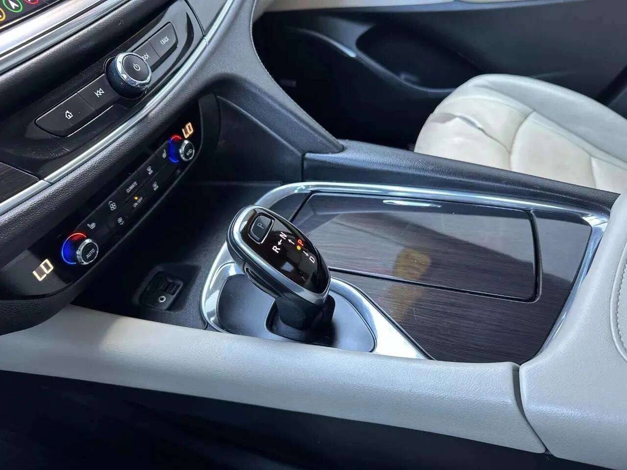 Used 2020 Buick Enclave Essence w/ Sound and Sites Package AWD/4WD image 19