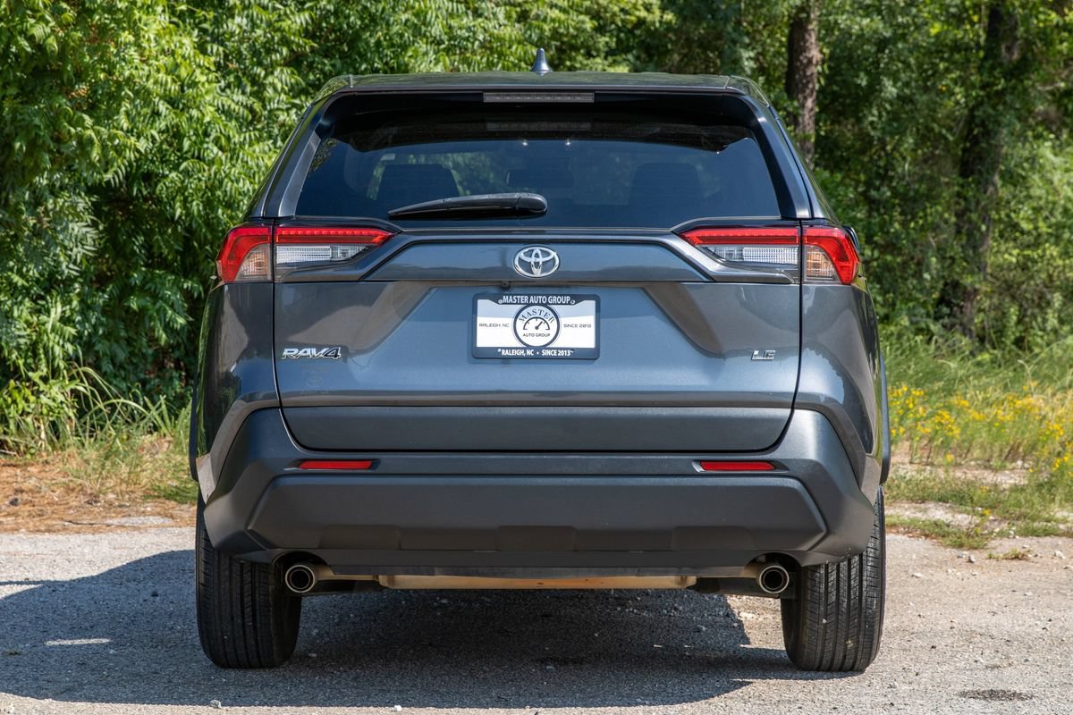 Used 2022 Toyota RAV4 LE FWD image 7