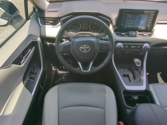 Used 2020 Toyota RAV4 XLE Premium FWD image 17
