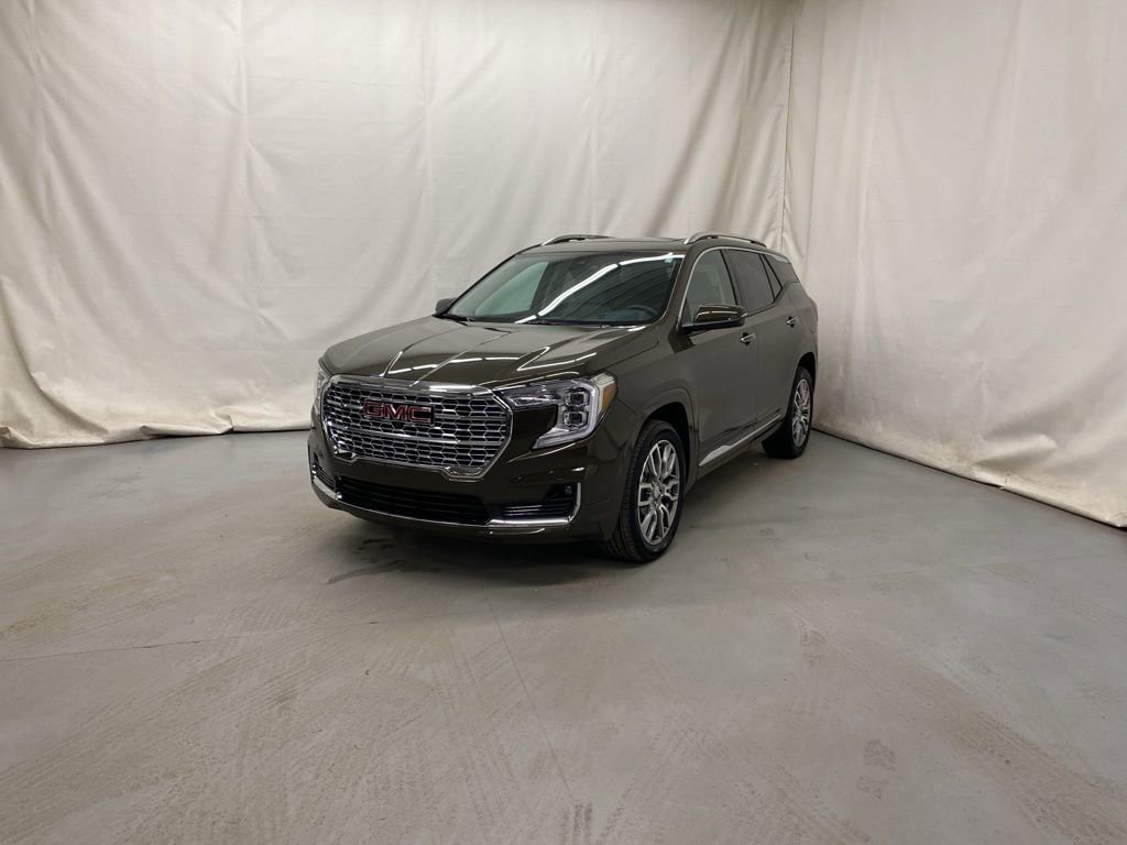 Used 2024 GMC Terrain Denali w/ Denali Premium Package image 2