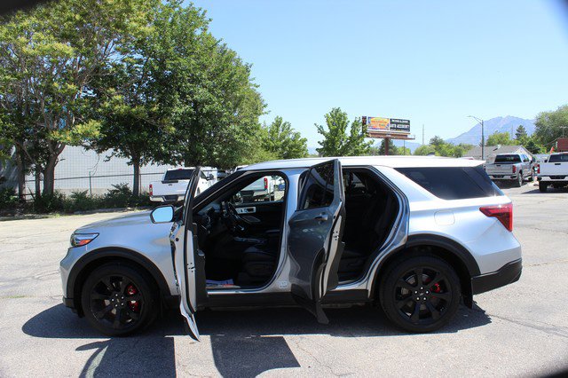 Used 2021 Ford Explorer ST w/ ST Street Pack image 6