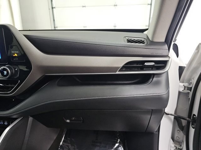 Used 2023 Toyota Highlander XLE AWD/4WD image 42