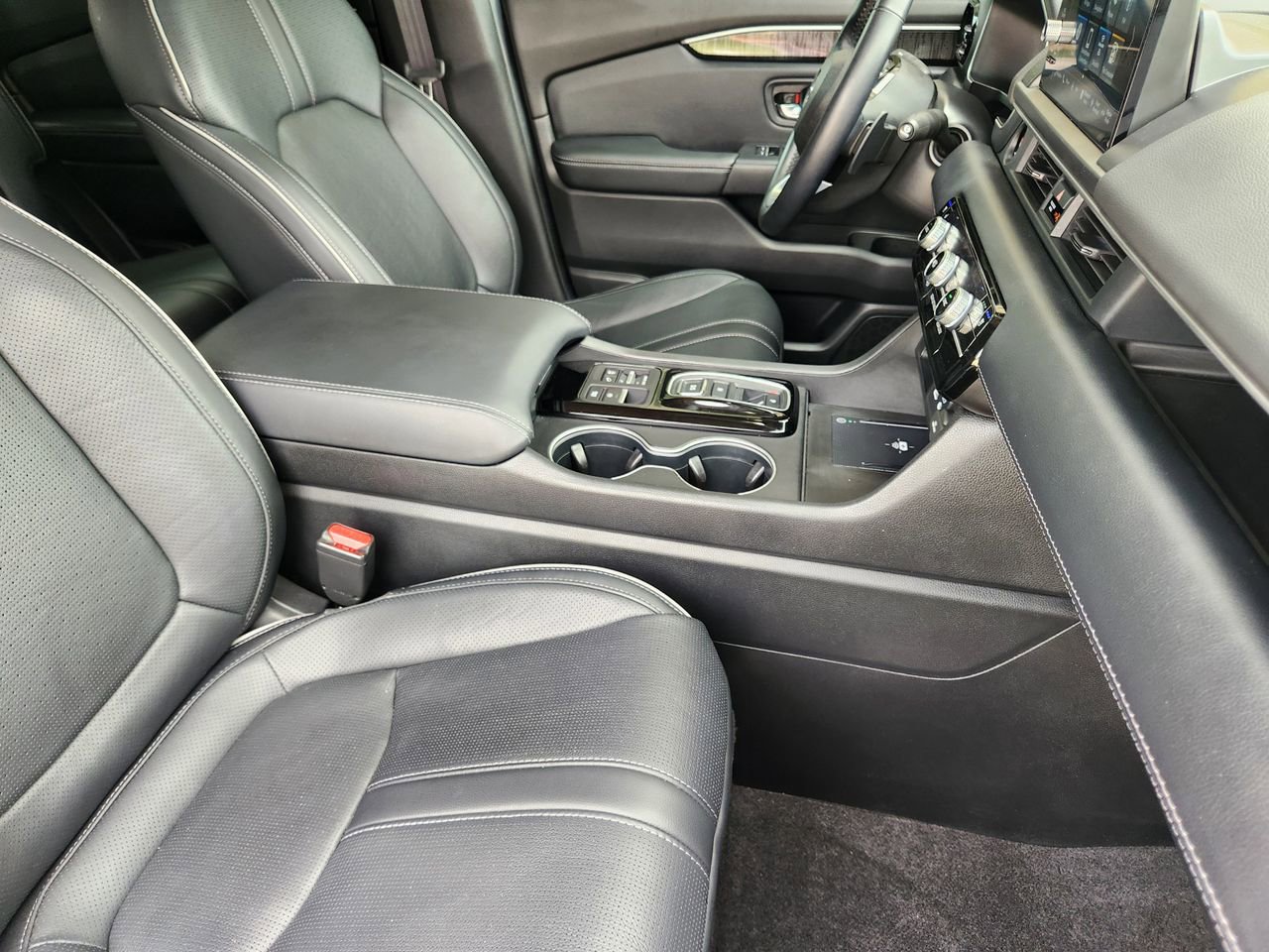 Used 2024 Honda Pilot Elite image 13
