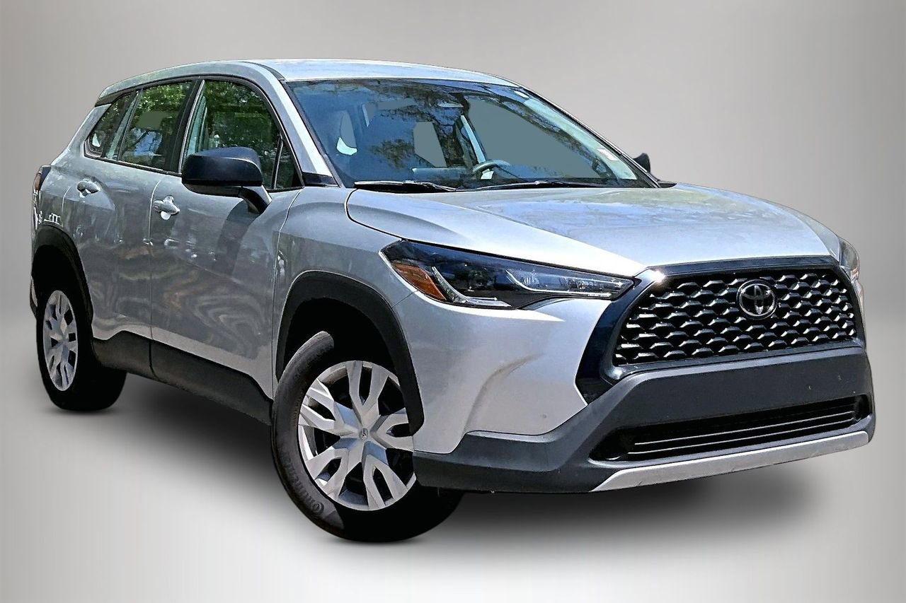 Used 2023 Toyota Corolla Cross L image 2