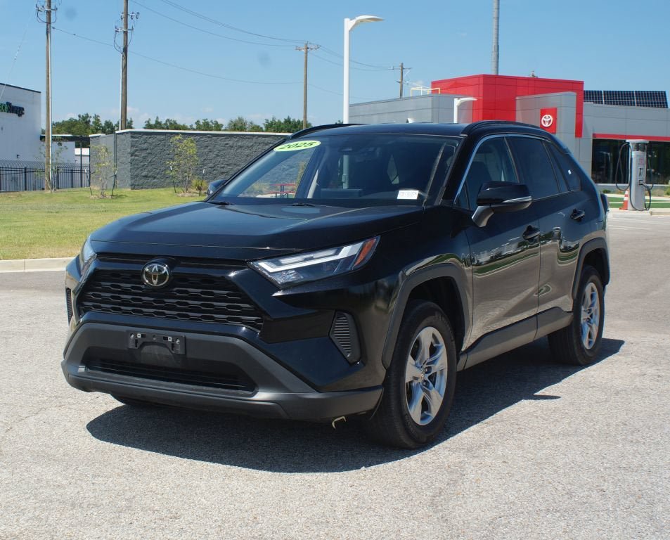 Used 2025 Toyota RAV4 XLE AWD/4WD image 23