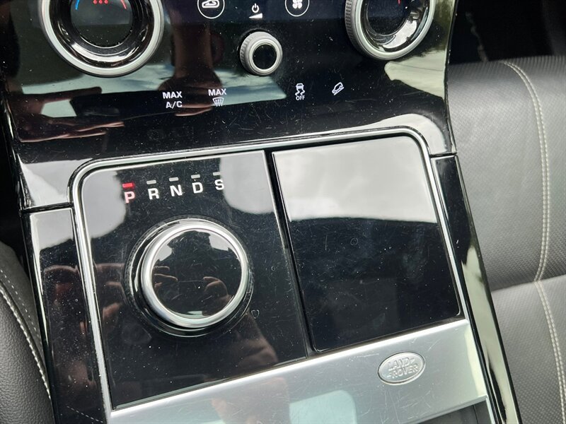 Used 2018 Land Rover Range Rover Velar R-Dynamic SE AWD/4WD image 41