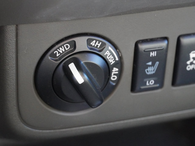 Used 2020 Nissan Frontier PRO-4X AWD/4WD image 40