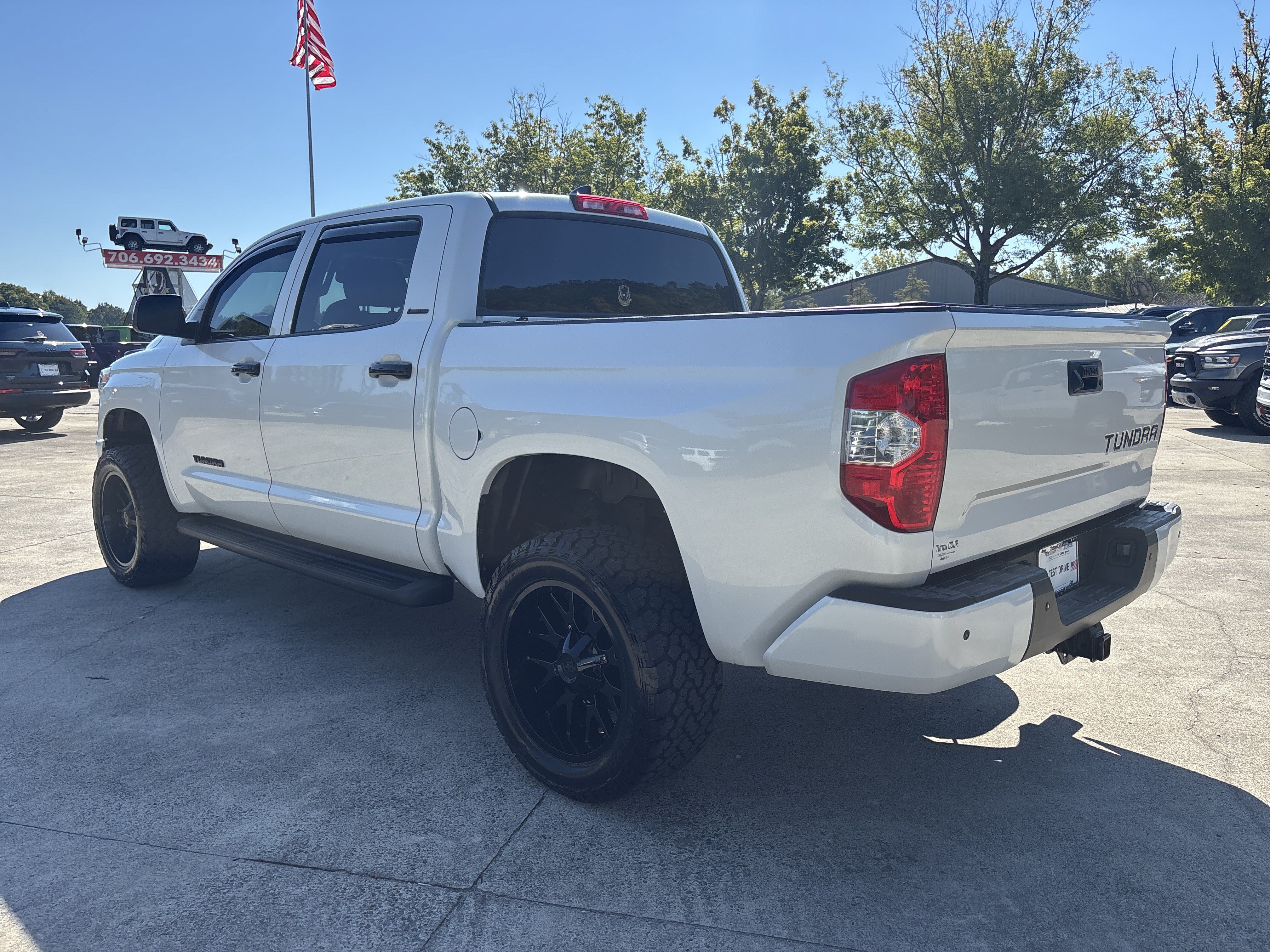 Used 2021 Toyota Tundra Limited w/ Limited Premium Package AWD/4WD image 7
