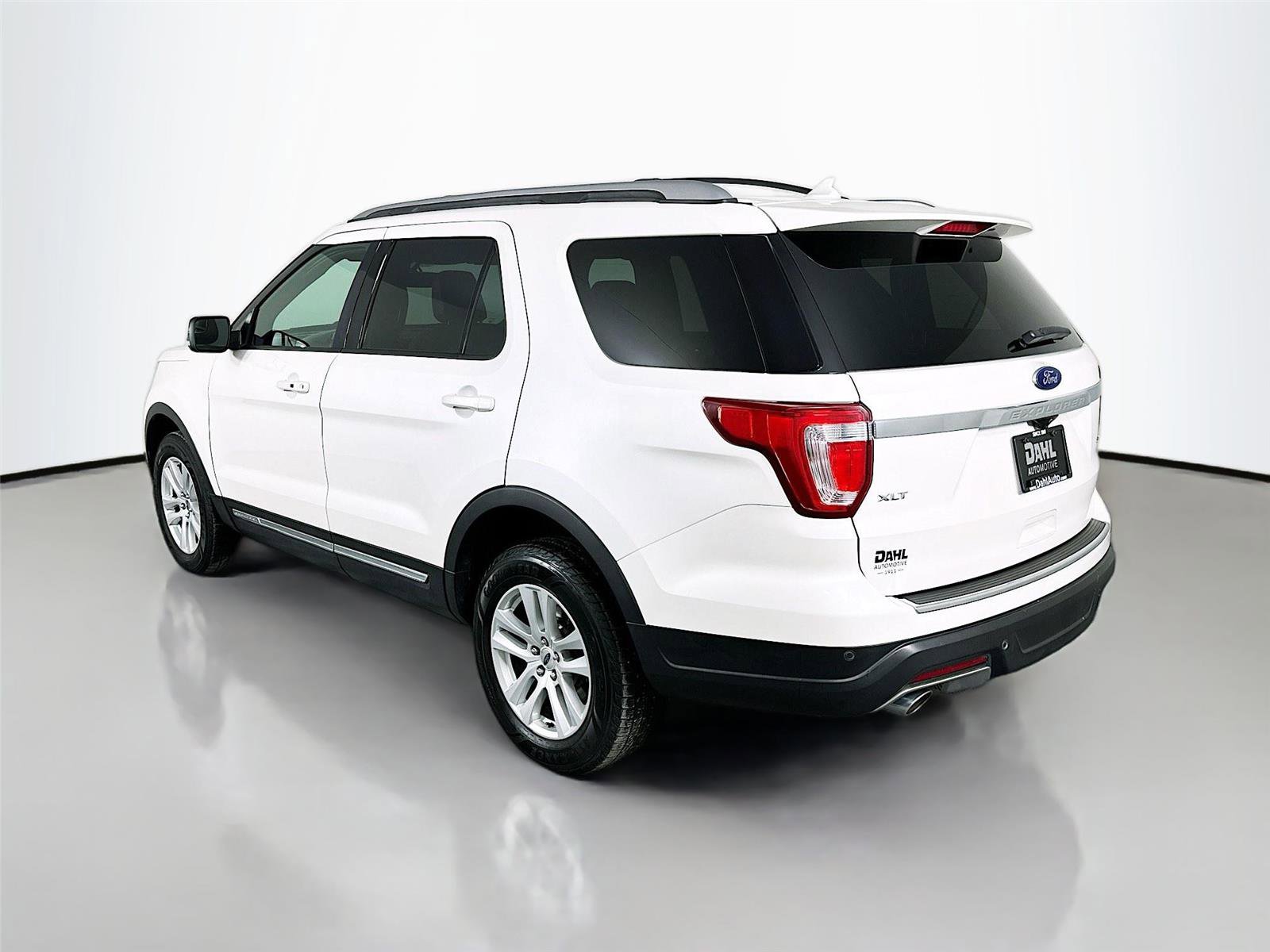 Used 2018 Ford Explorer XLT w/ Equipment Group 202A image 5