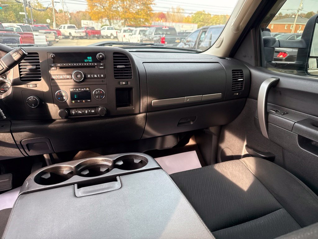 Used 2014 Chevrolet Silverado 2500 LT w/ Custom Sport Truck Package AWD/4WD image 9