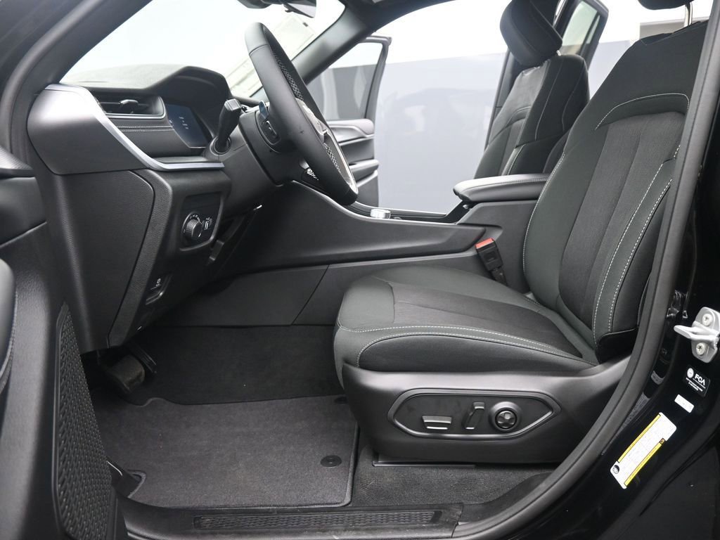 New 2025 Jeep Grand Cherokee L Laredo w/ Luxury Tech Group I image 10