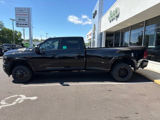 Used 2025 RAM 3500 Limited AWD/4WD image 3