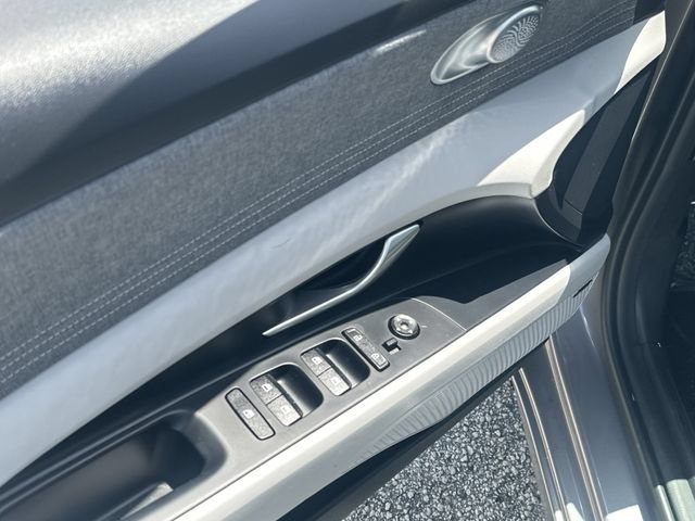 Certified 2024 Hyundai Elantra Limited FWD image 15
