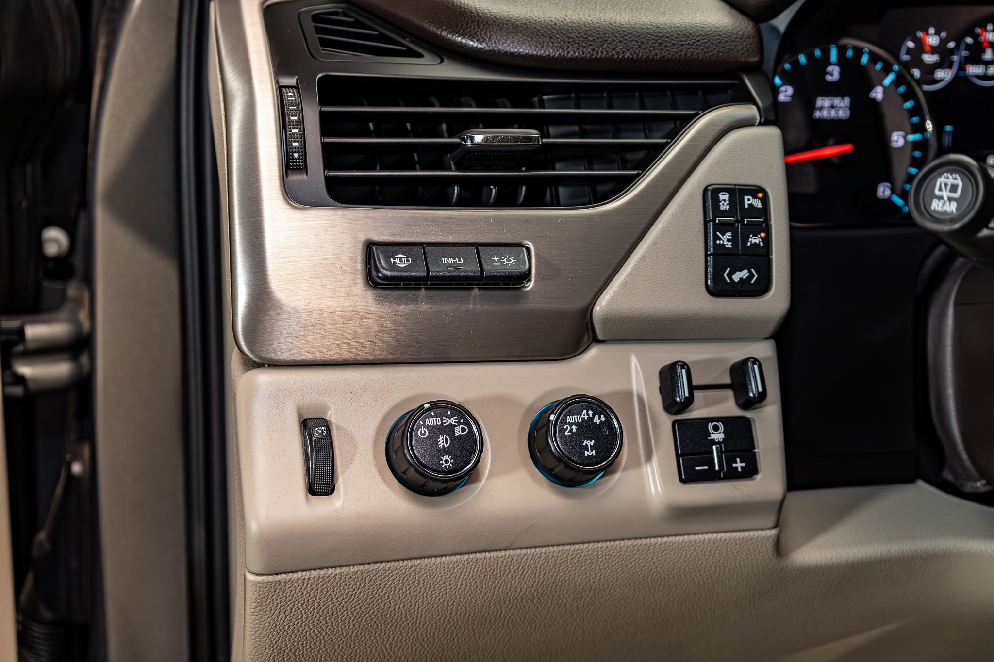 Used 2017 GMC Yukon Denali w/ Open Road Package AWD/4WD image 16