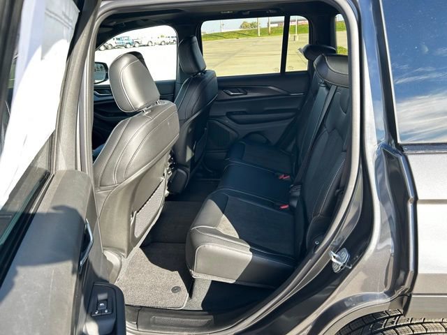 New 2025 Jeep Grand Cherokee Altitude image 24