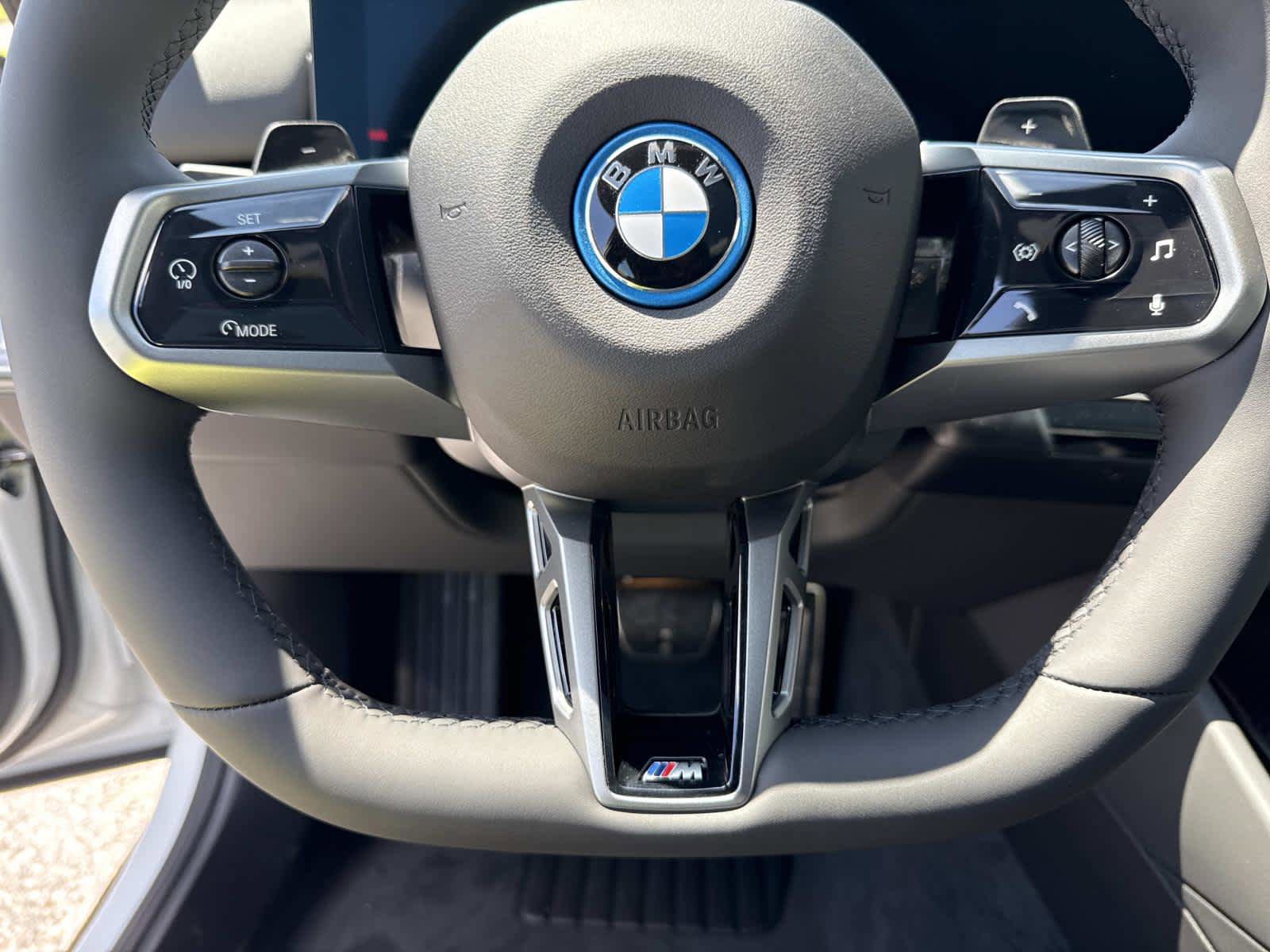 New 2026 BMW 550e xDrive w/ Premium Package AWD/4WD image 18
