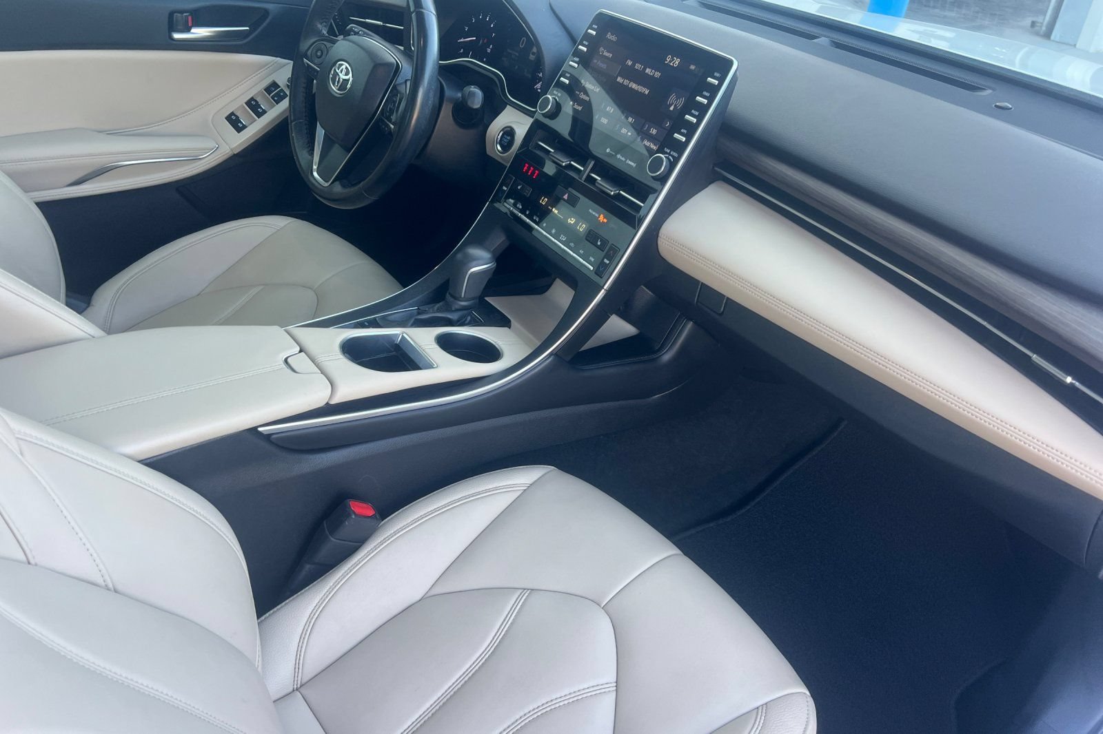 Used 2019 Toyota Avalon XLE w/ Moonroof Package FWD image 12