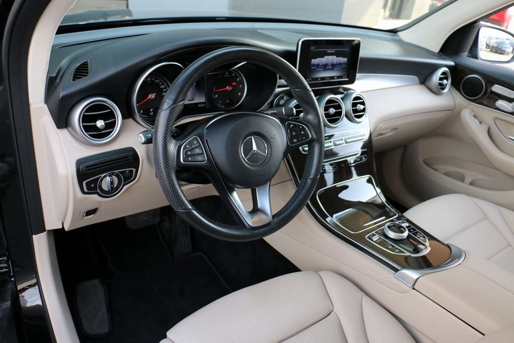 Used 2019 Mercedes-Benz GLC 300 4MATIC image 18