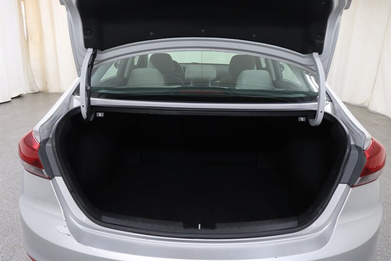Used 2017 Hyundai Elantra SE FWD image 28