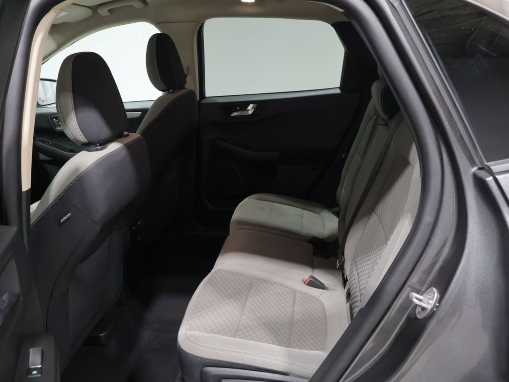 Used 2020 Ford Escape SE image 18