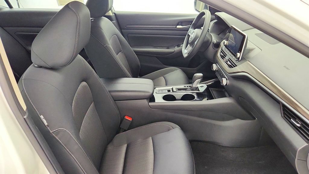 Used 2024 Nissan Altima 2.5 SV AWD/4WD image 22