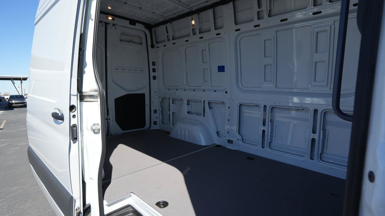 Used 2024 Mercedes-Benz Sprinter 2500 image 8