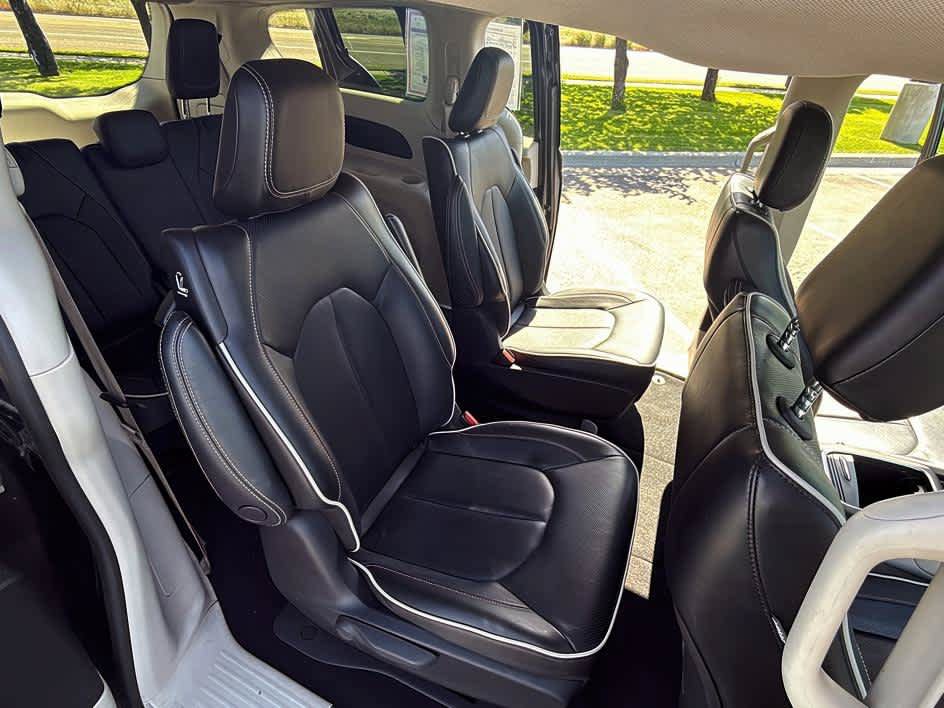 Used 2023 Chrysler Pacifica Limited FWD image 27