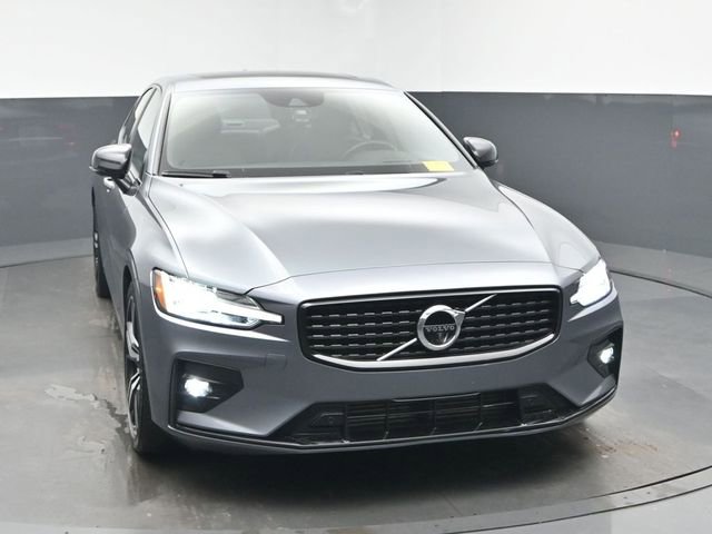 Used 2021 Volvo S60 T5 R-Design image 2