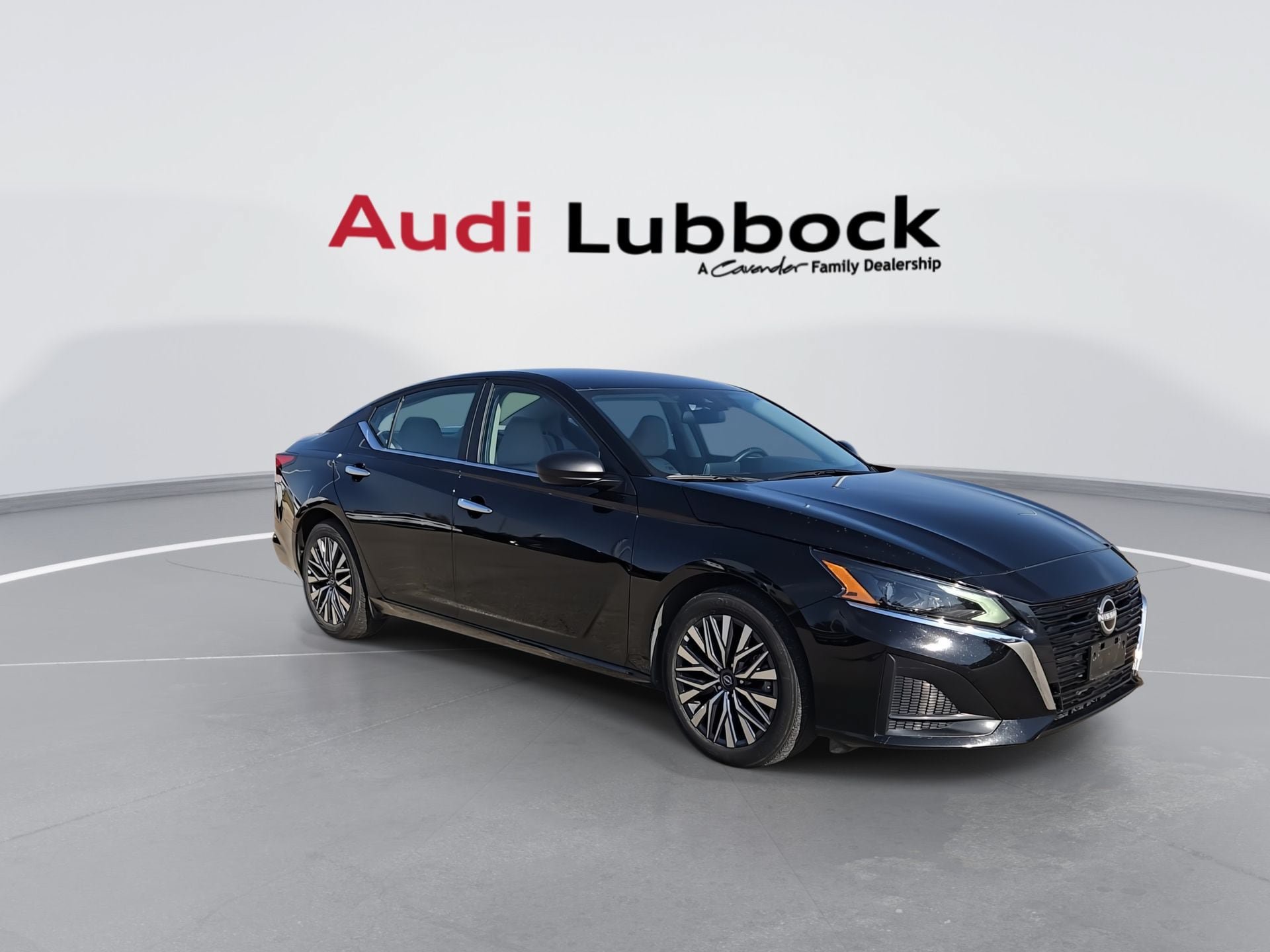 Used 2025 Nissan Altima 2.5 SV FWD image 2