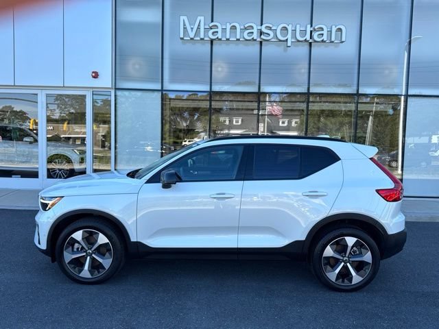 Certified 2025 Volvo XC40 B5 Plus AWD/4WD image 2