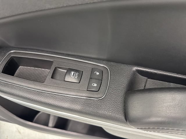 Used 2023 Chrysler 300 Touring AWD/4WD image 25