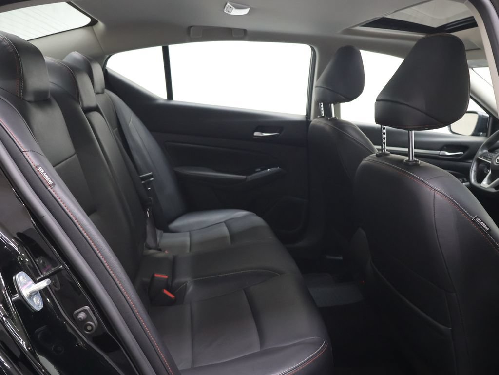 Used 2024 Nissan Altima 2.5 SR w/ SR Premium Package AWD/4WD image 12