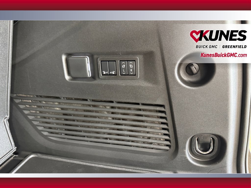 New 2026 GMC Yukon Denali Ultimate w/ LPO, Floor Liner Package AWD/4WD image 42