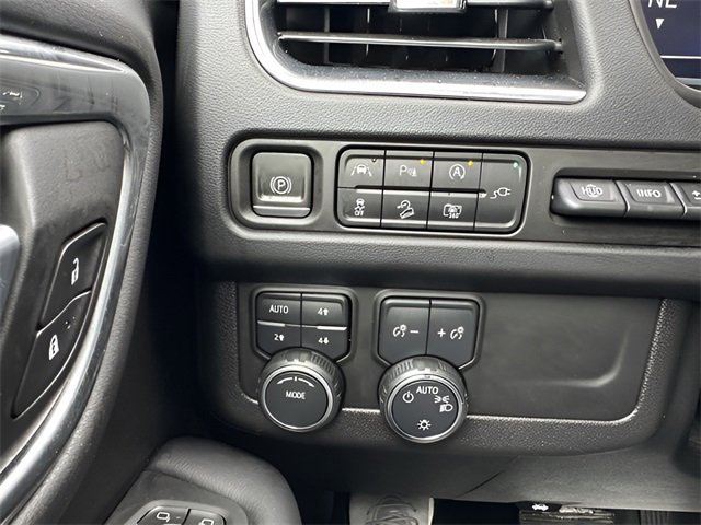 Used 2022 Chevrolet Suburban High Country image 34