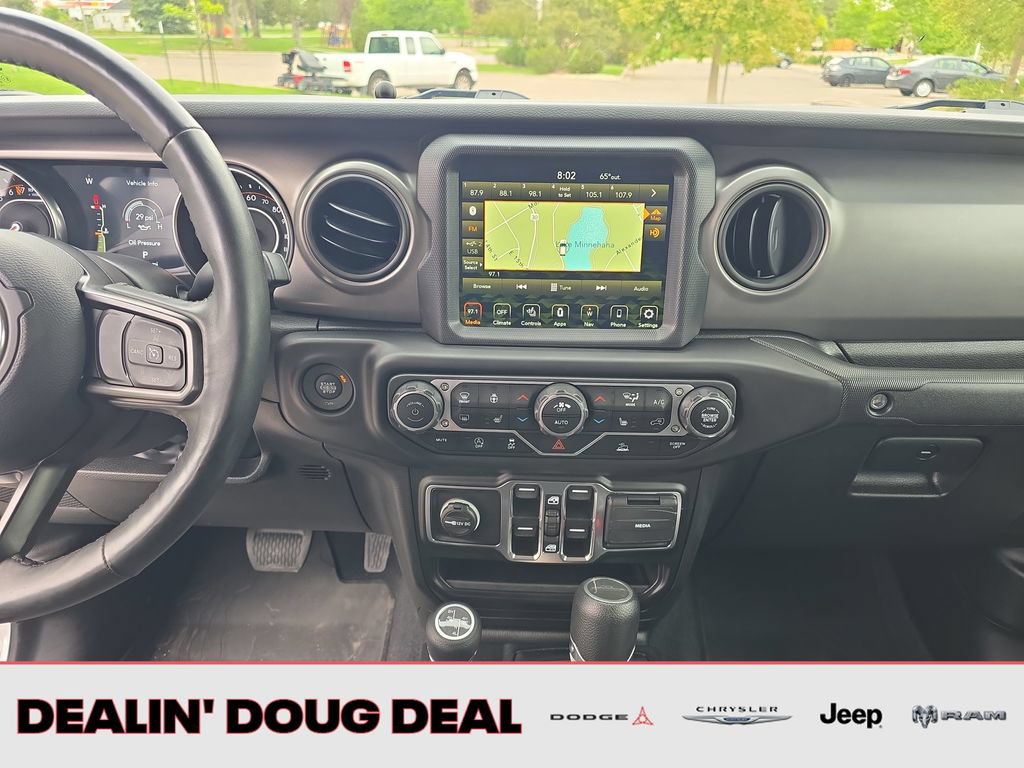 Used 2022 Jeep Gladiator Overland AWD/4WD image 18