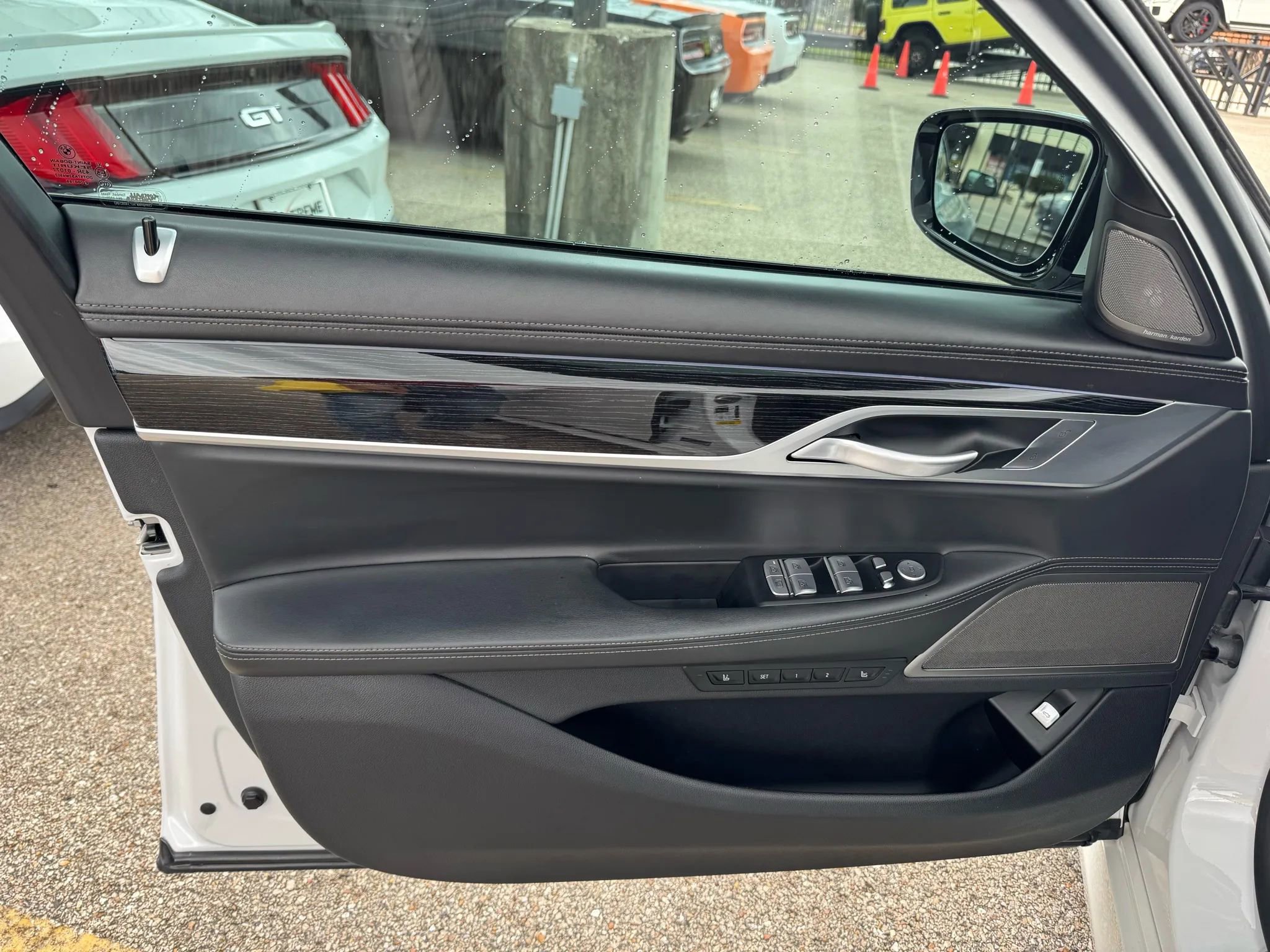 Used 2019 BMW 750i w/ Executive Package image 13