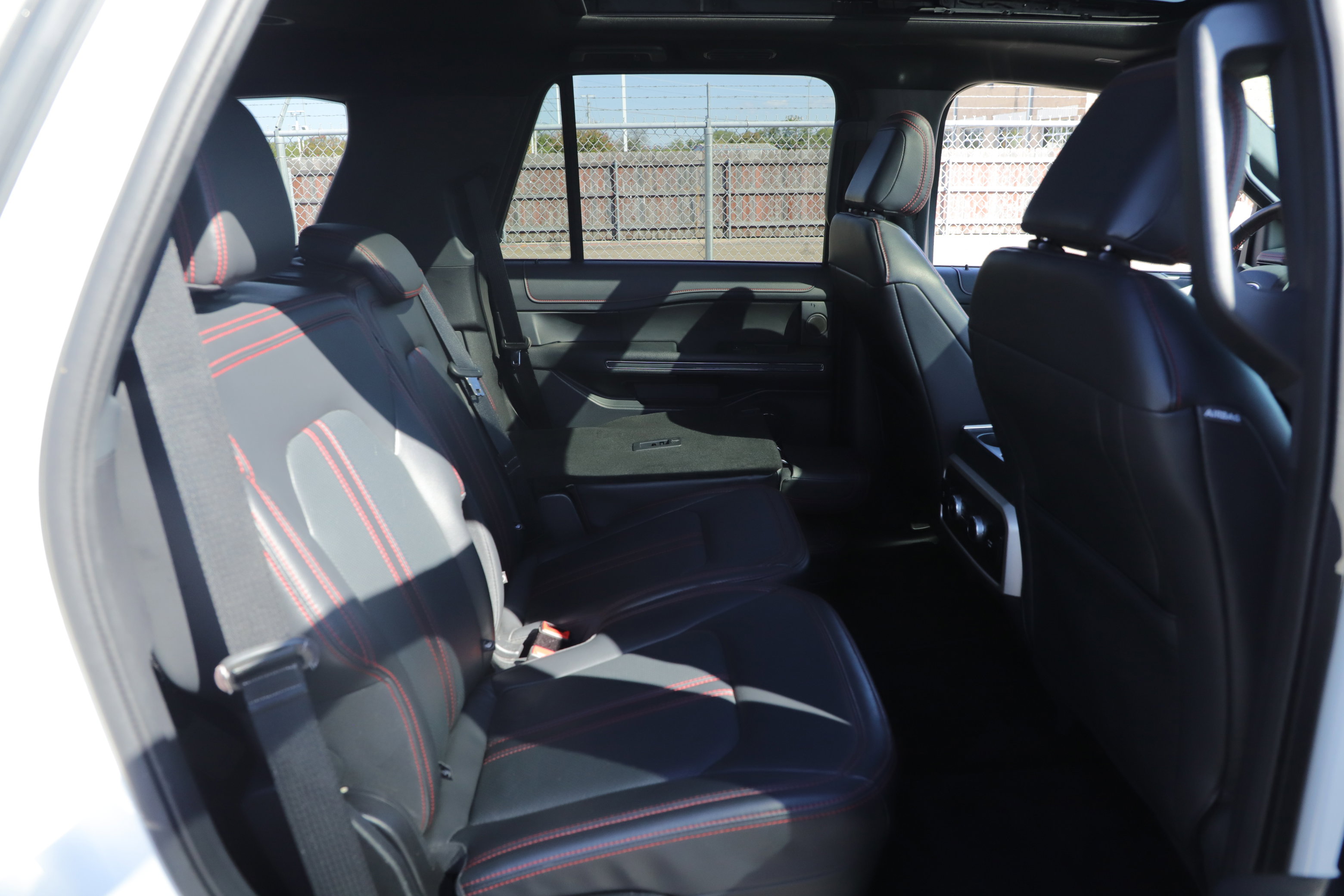 Used 2022 Ford Expedition Limited image 19