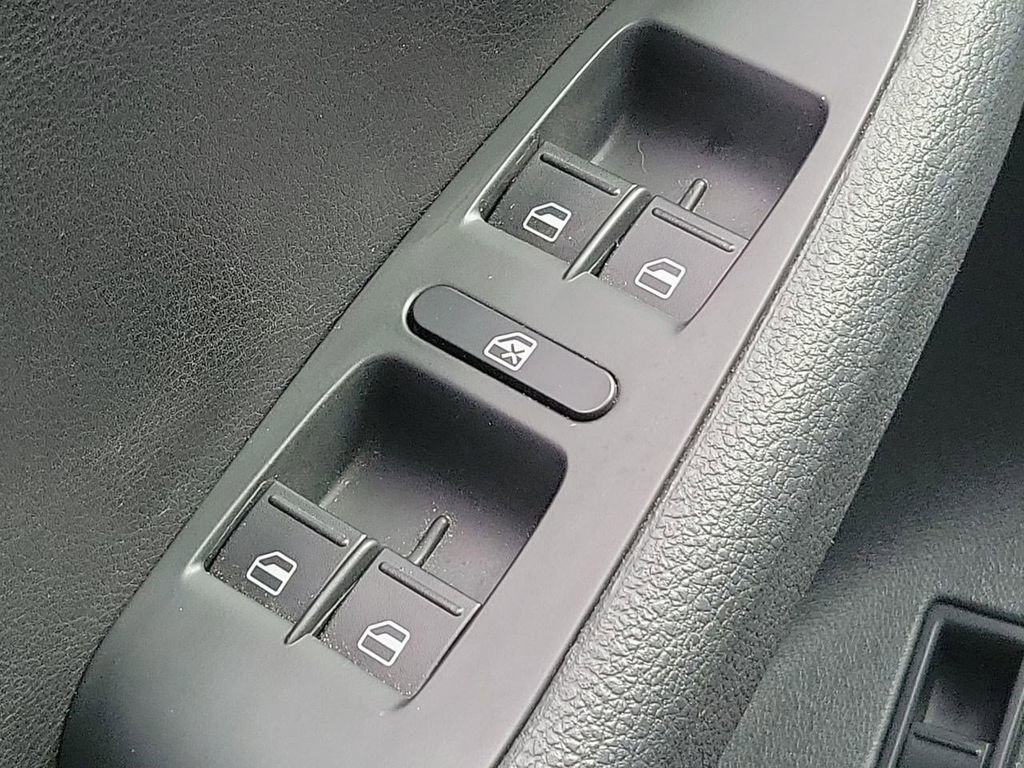 Used 2018 Volkswagen Jetta GLI image 32