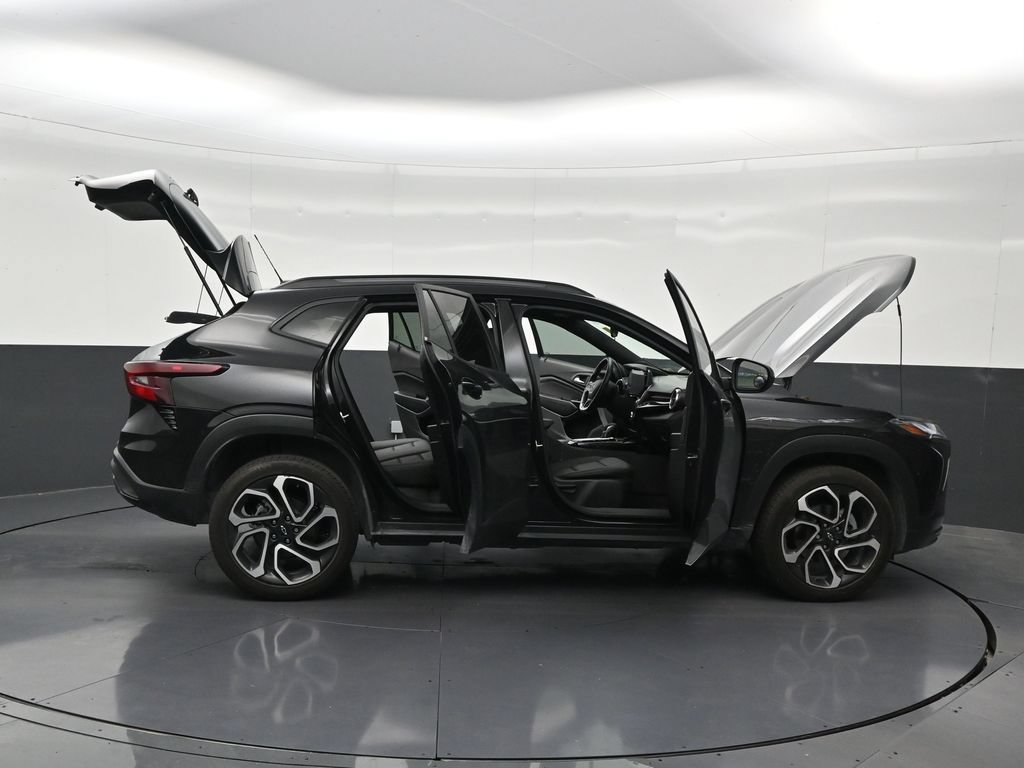 Used 2025 Chevrolet Trax RS w/ Sunroof Package FWD image 33
