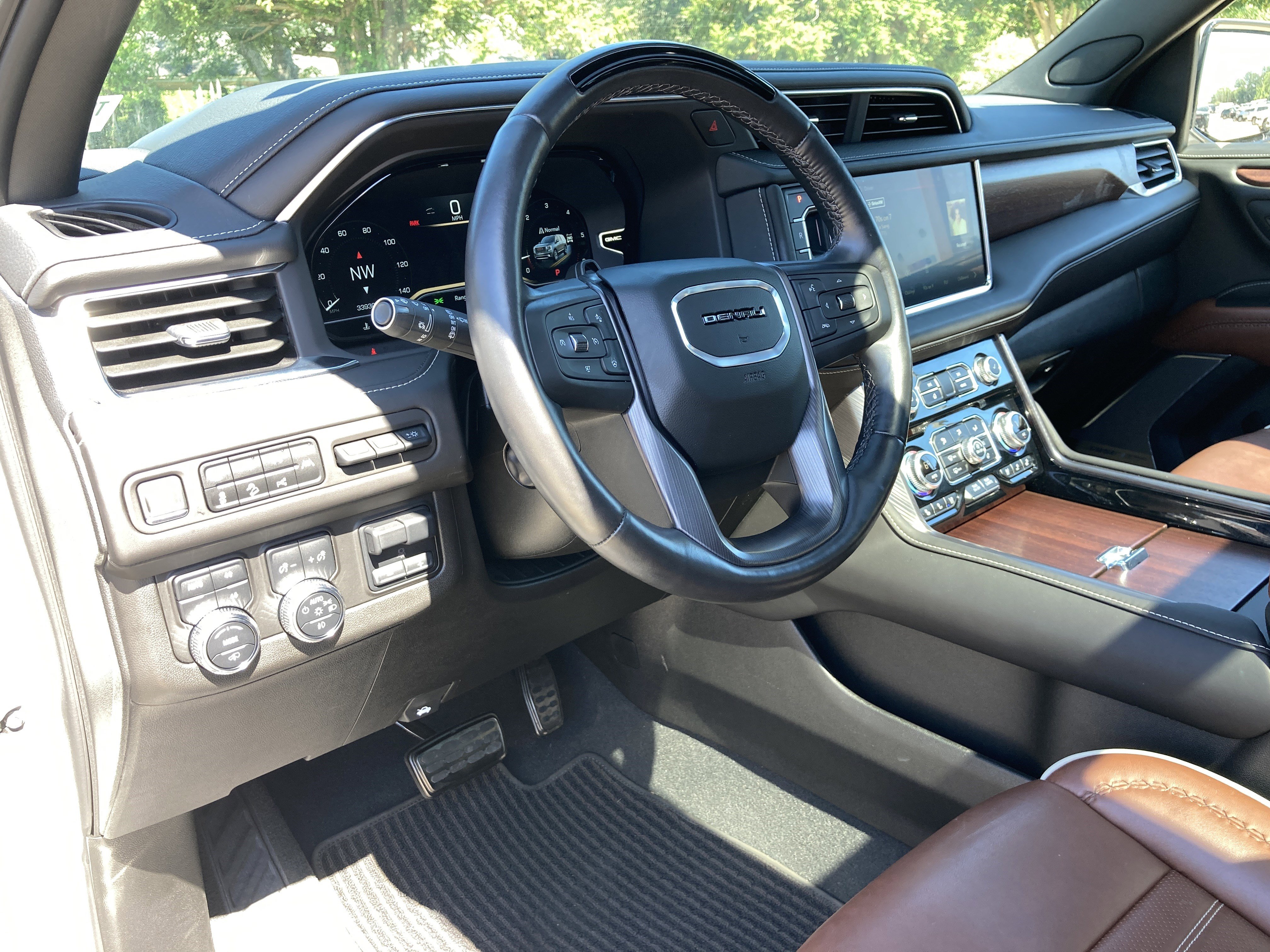 Certified 2024 GMC Yukon XL Denali Ultimate AWD/4WD image 11