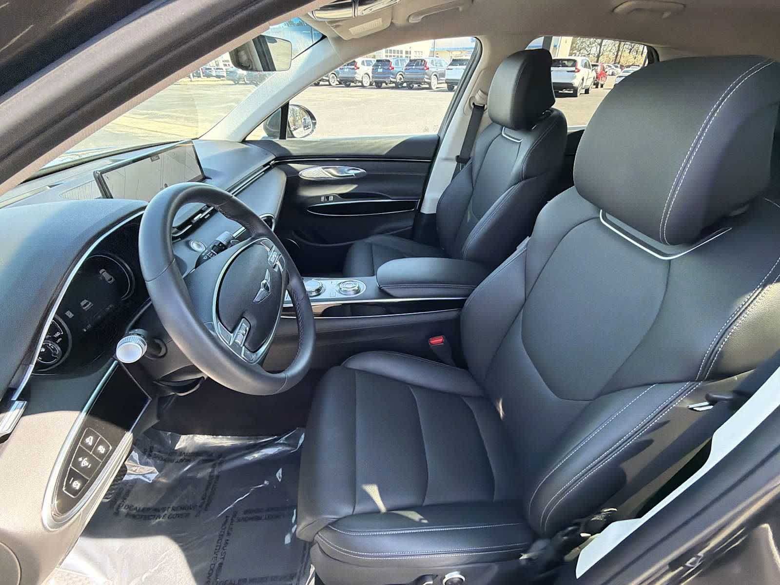 Used 2025 Genesis GV70 2.5T AWD/4WD image 13