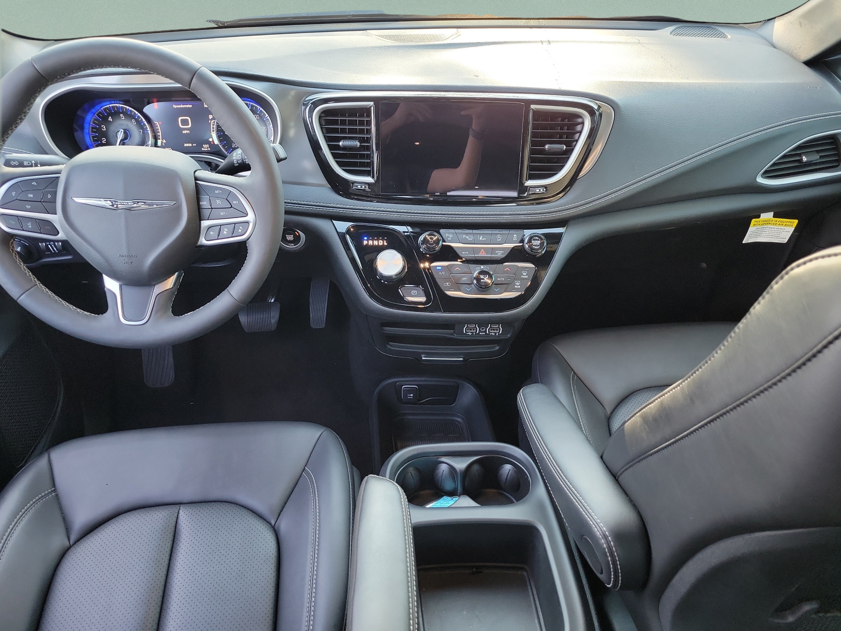 Used 2025 Chrysler Pacifica Select FWD image 10