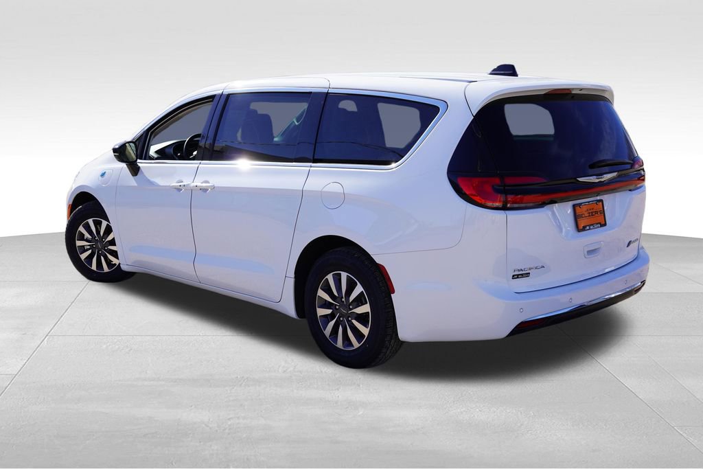 Certified 2024 Chrysler Pacifica Limited FWD image 7
