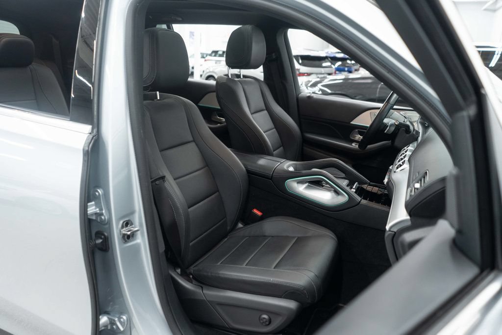Used 2025 Mercedes-Benz GLS 450 4MATIC image 10