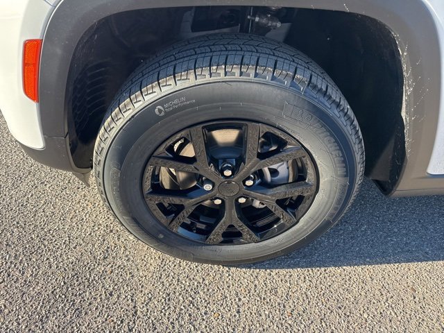 New 2025 Jeep Grand Cherokee Altitude image 8