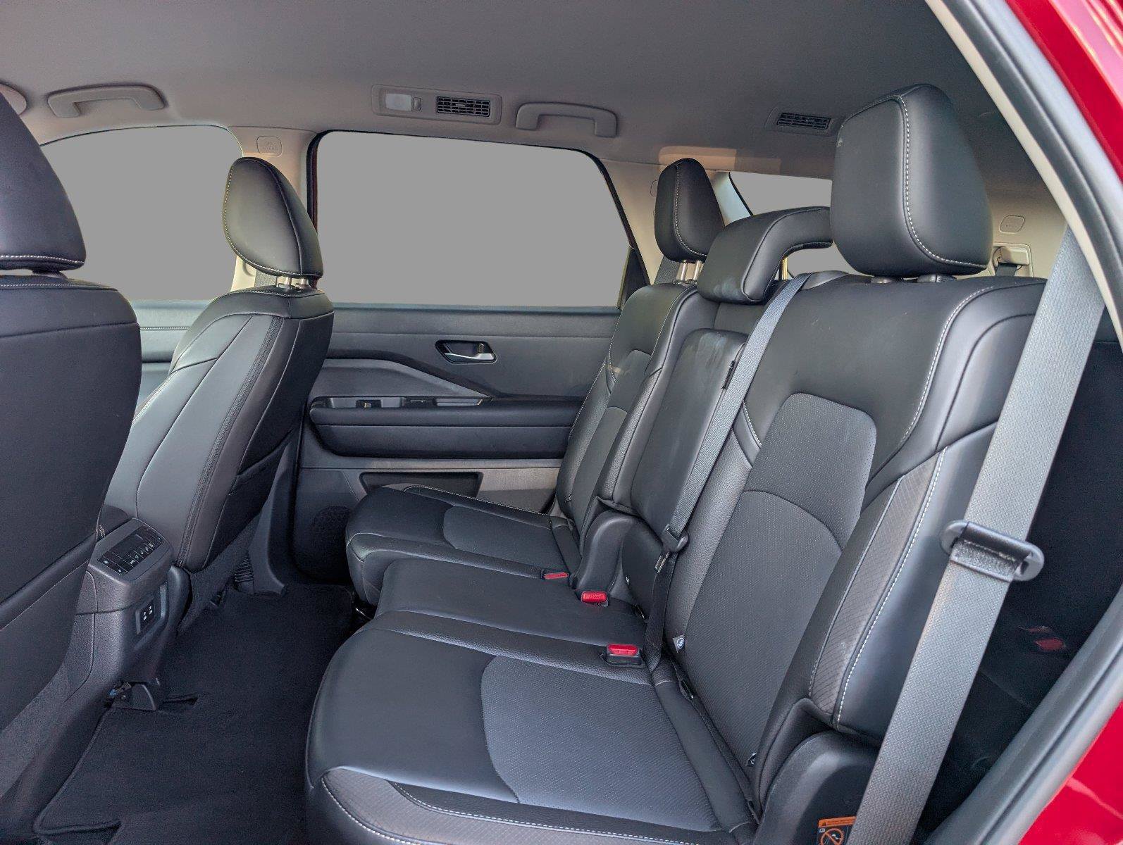 Used 2026 Nissan Pathfinder SL FWD image 34