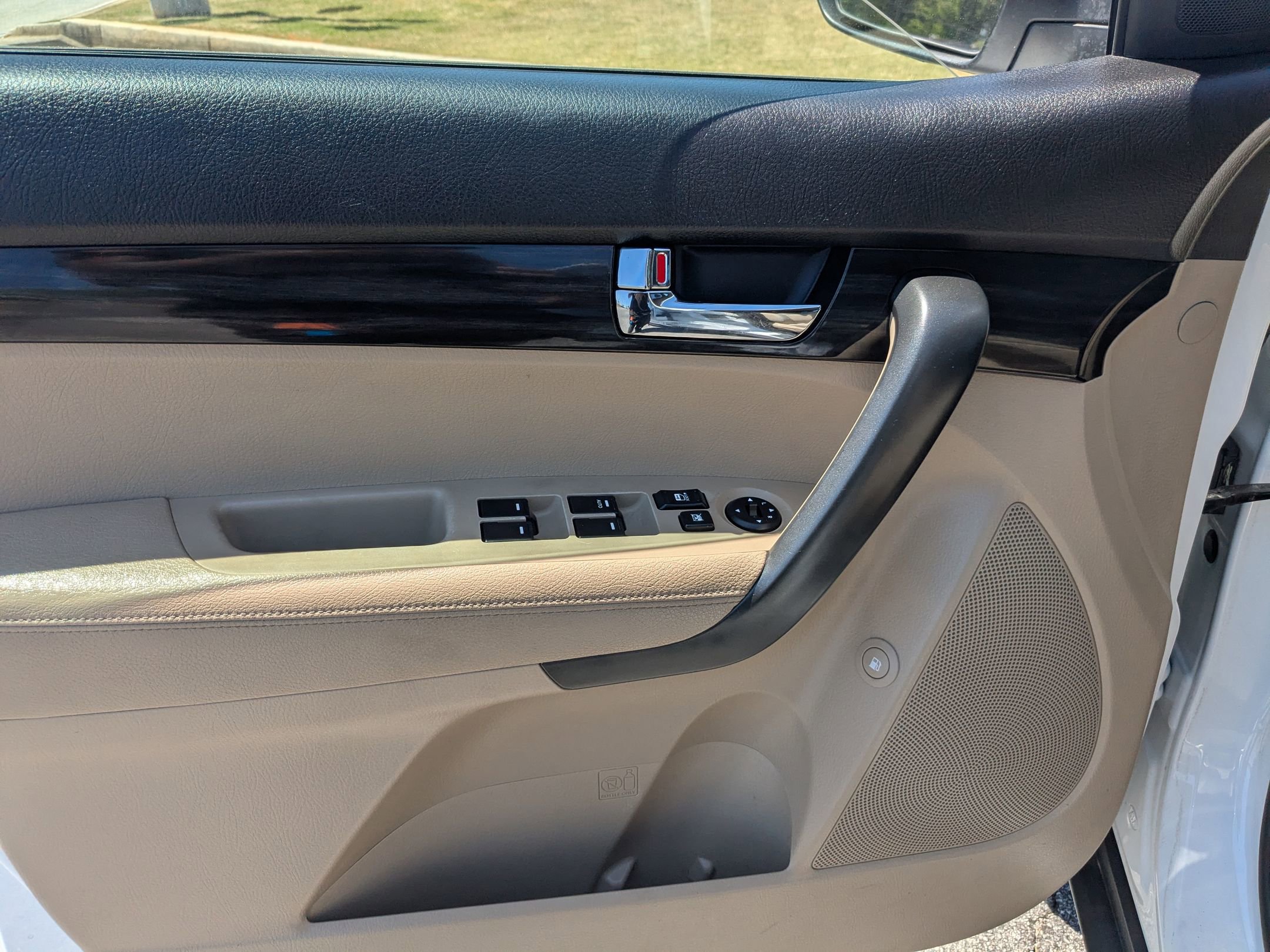 Used 2011 Kia Sorento LX image 11