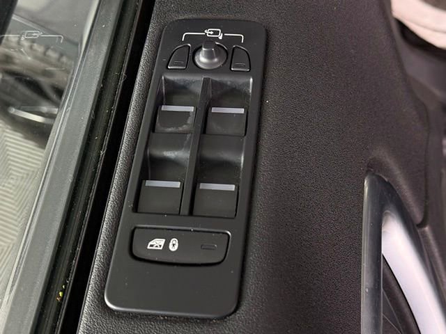 Used 2018 Land Rover Discovery Sport SE image 27